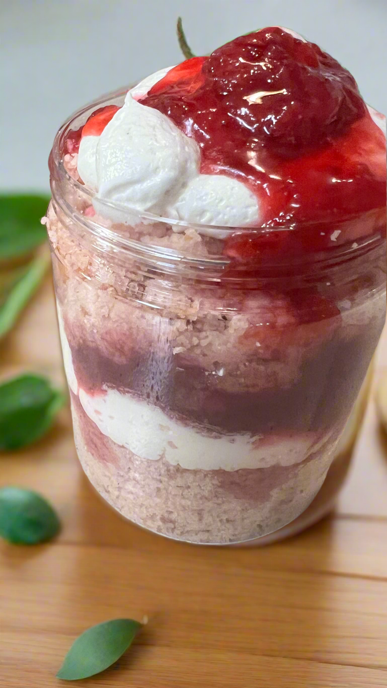 Strawberry Chic’ Cake Jar