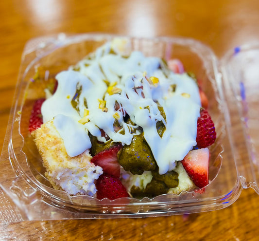 Cheesecake Bites w/Strawberries, Pistachio Butter & White Chocolate