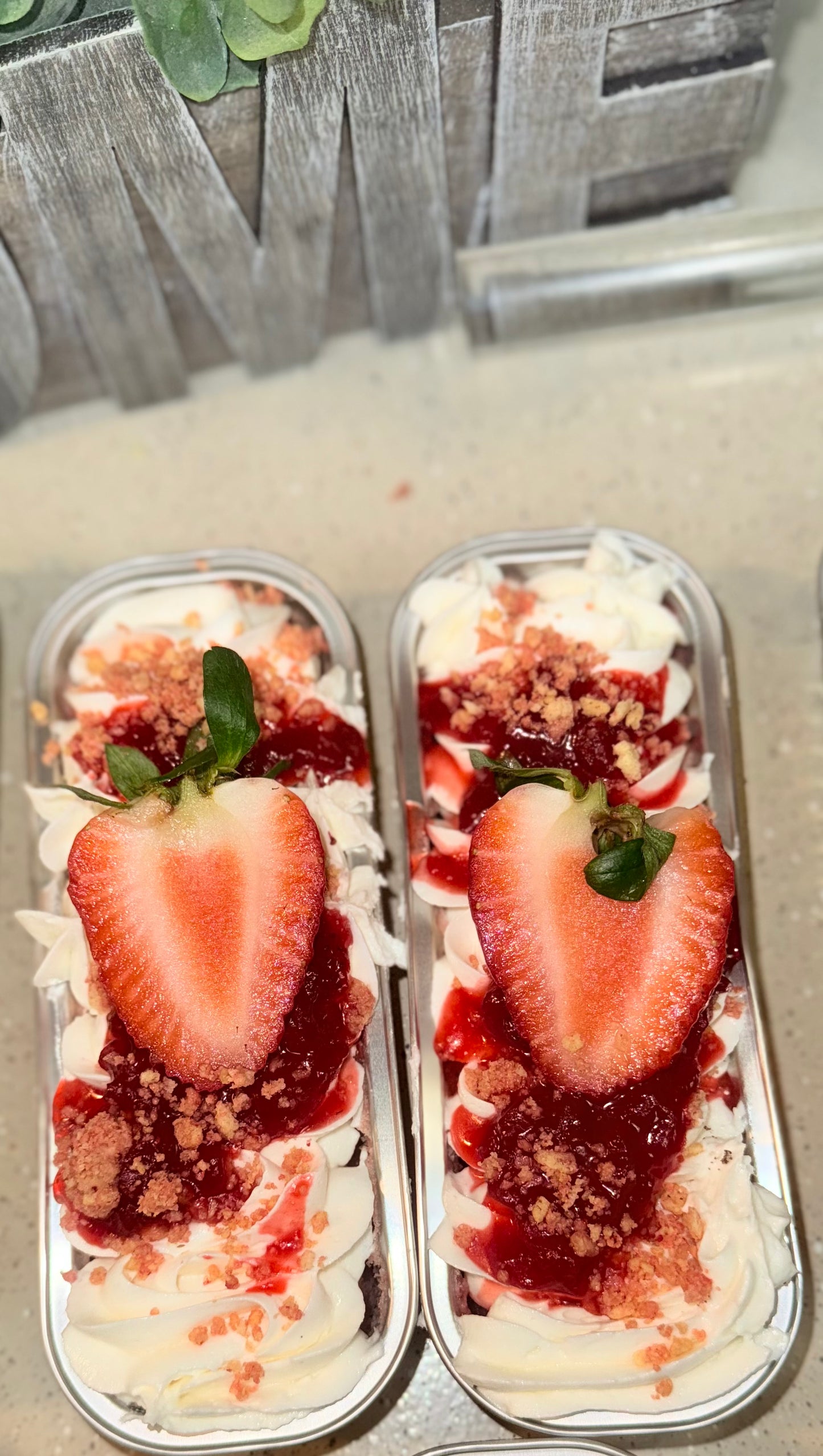Strawberries Forever (Mini Cake)